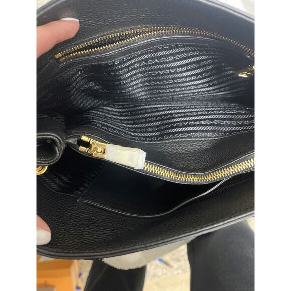 Prada Vitello Phenix Leather Handbag in Black - Brand New with Tags - Picture 3 of 6